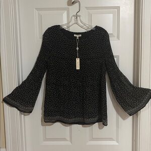 NEW! MAX STUDIO PLEATED TOP W/ROUNDED NECKLINE. SZ M. CUTE PRINT.